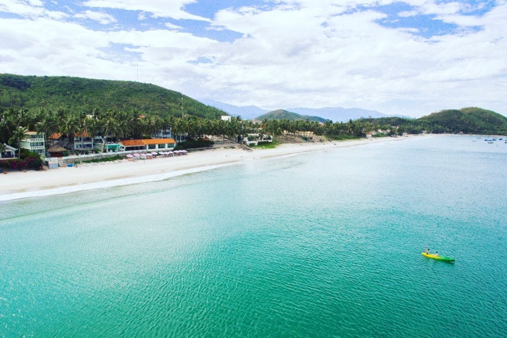 There are also several seafood restaurants along the beach, where you can sample the freshest catch of the day